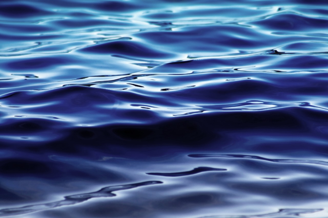 dark-blue-reflective-rolling-ocean-wave-texture-full-size-horizontal-3888x2592-image-file
